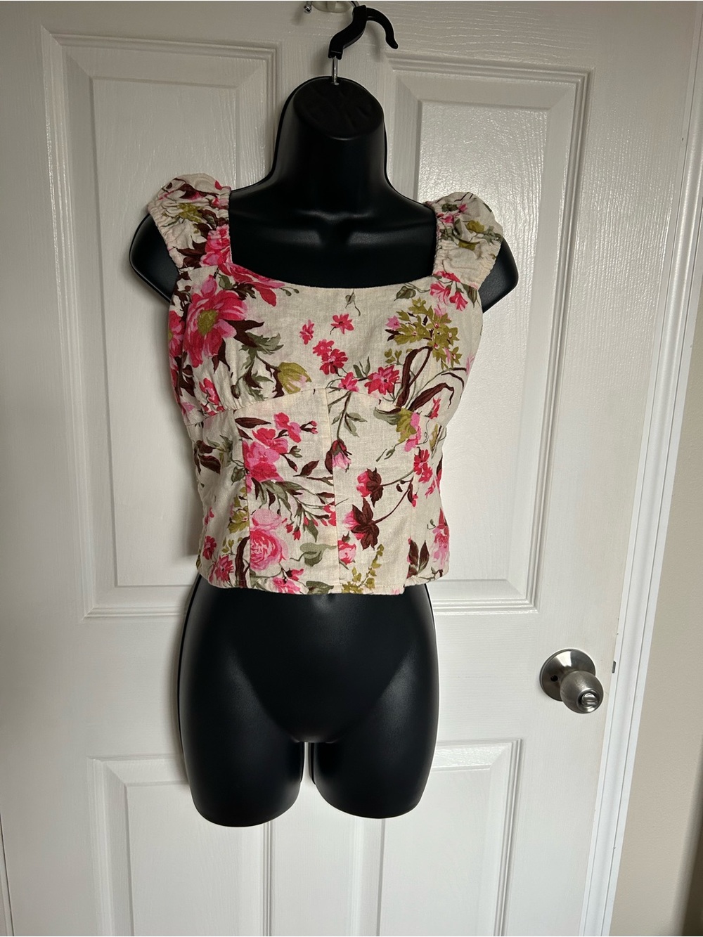 Square-Neck Floral Crop Top in Cream and Pink